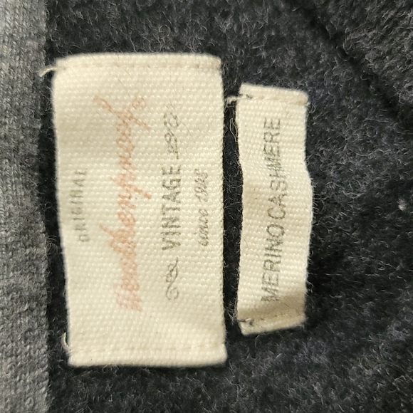 Weatherproof Merino Cashmere Charcoal Gray Sweater - Picture 5 of 6